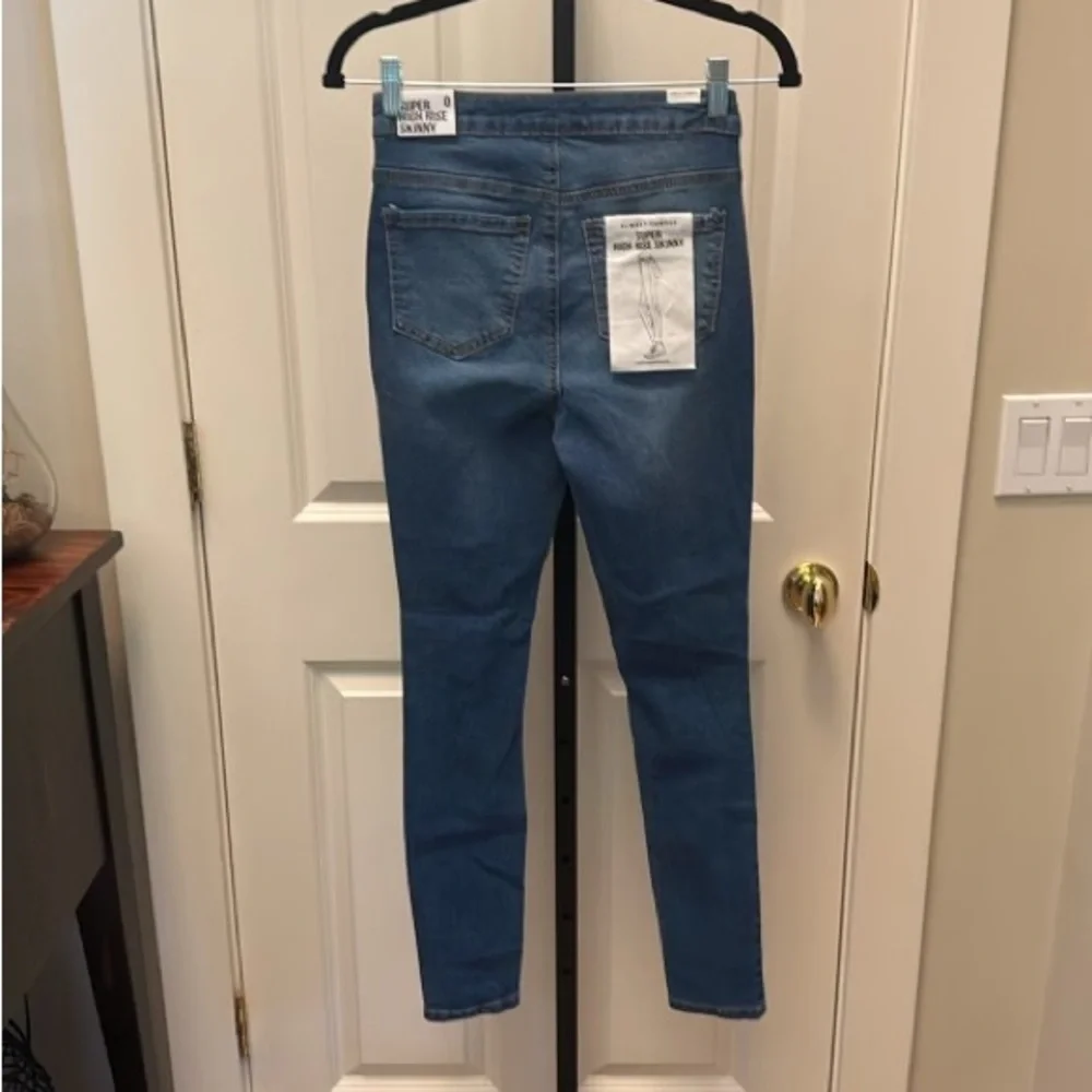 ALMOST FAMOUS Juniors/Women’s Super High-Rise Skinny Jeans